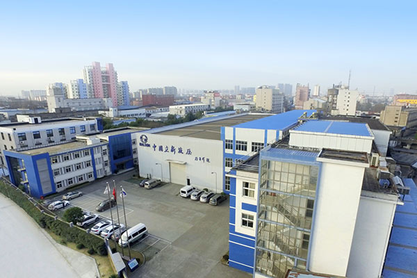 李新.jpg